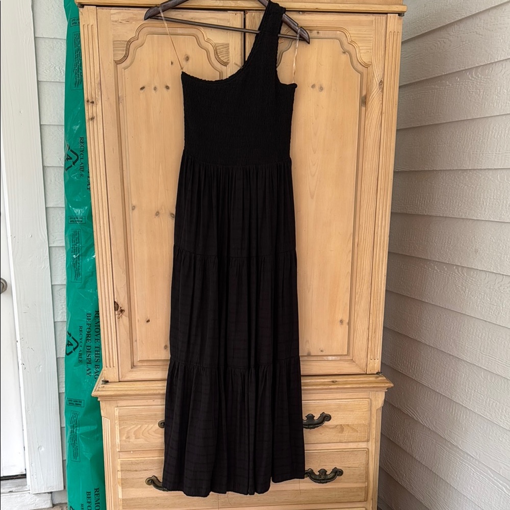 NWOT Entro Elegant Black One-Shoulder Dress